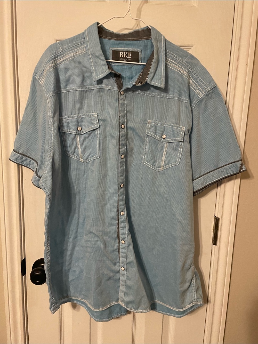 BKE Men's Light Blue Short-Sleeve Denim Button-Front Shirt